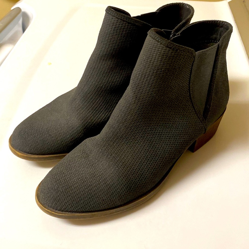 Womens KENSIE gray zip up ankle bootie size 9 regular- adorable!